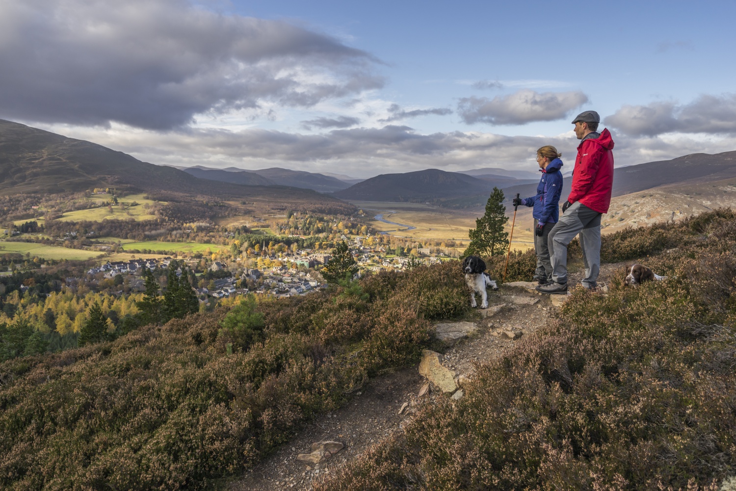 hillwalking-braemar-hills-aberdeenshire-scotland