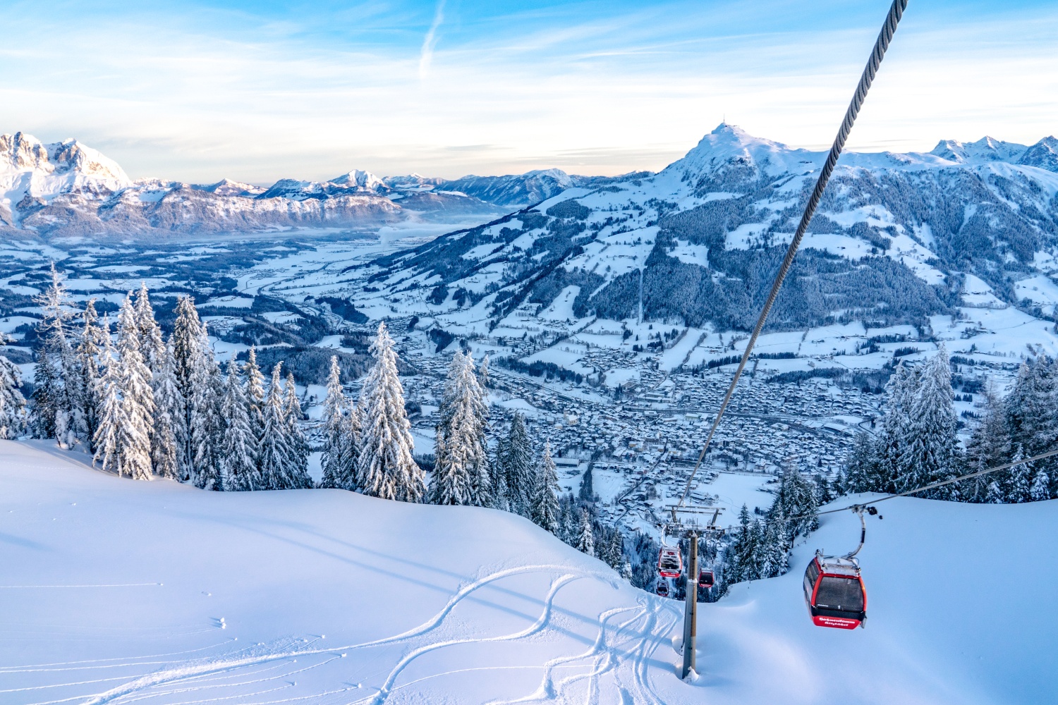 Kitzbuhel Hahnenkamm Winter Gondel CREDIT Kitzbuhel Tourism