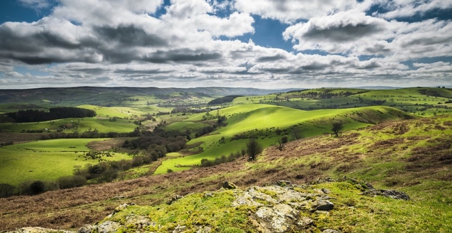 AdobeStock_151599457_Shropshire_Hills.jpg