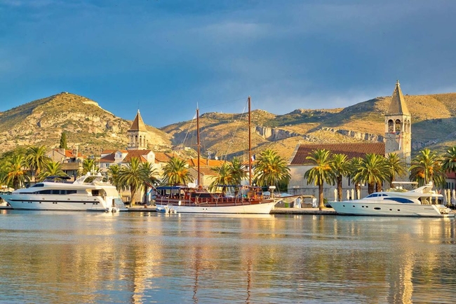 Bike and boat in beautiful Croatia for an unforgettable holiday.jpg