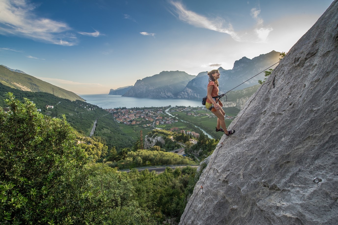 Climbing-belvedere-cliff-lake-garda