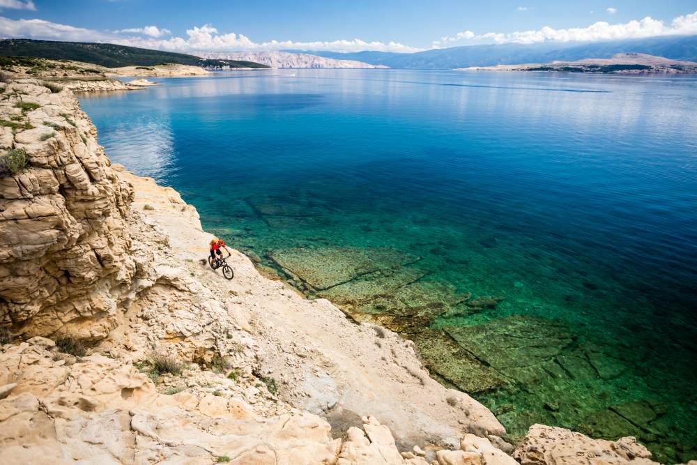 Croatia_cyclist_lake.jpg