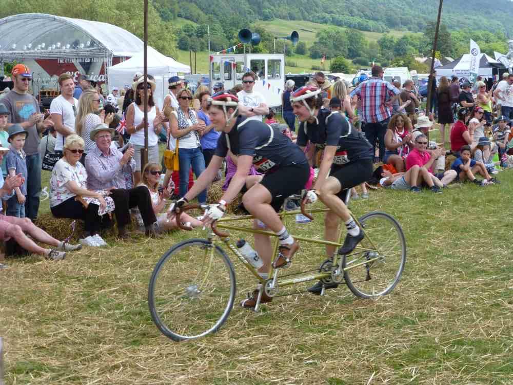 Eroica_Britannia_tandem_cyclists.jpg