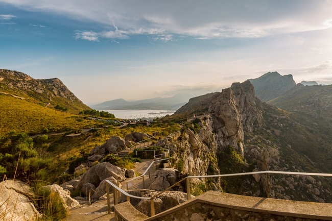 Footpath in mountains of Mallorca with view to Alcudia.jpg