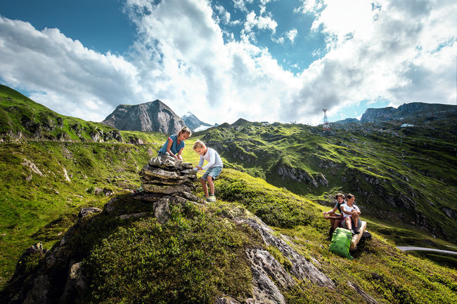 Hiking on the stunning Kitzsteinhorn CREDIT Kitzsteinhorn.jpg