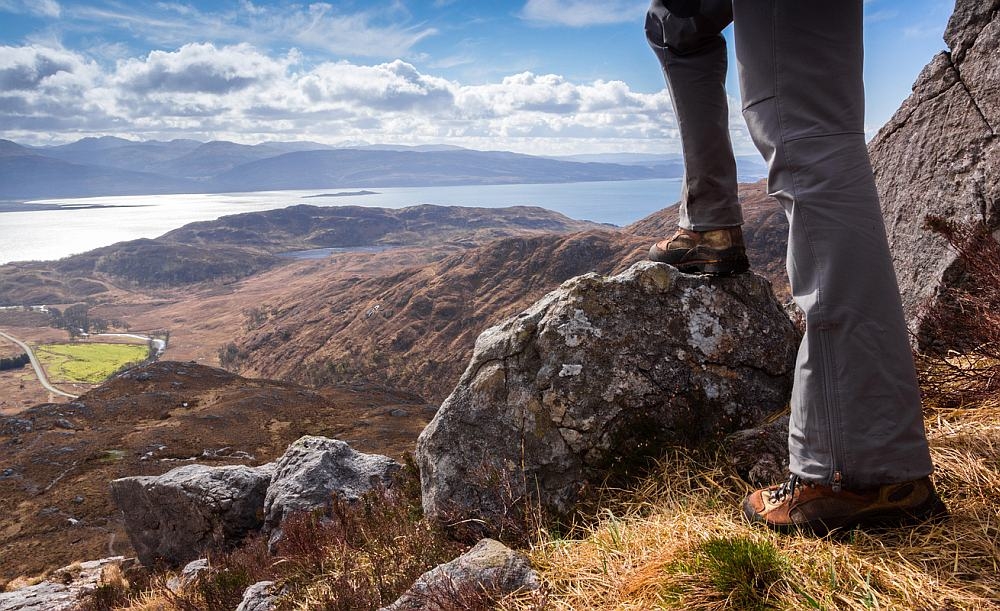 hiking trousers lead