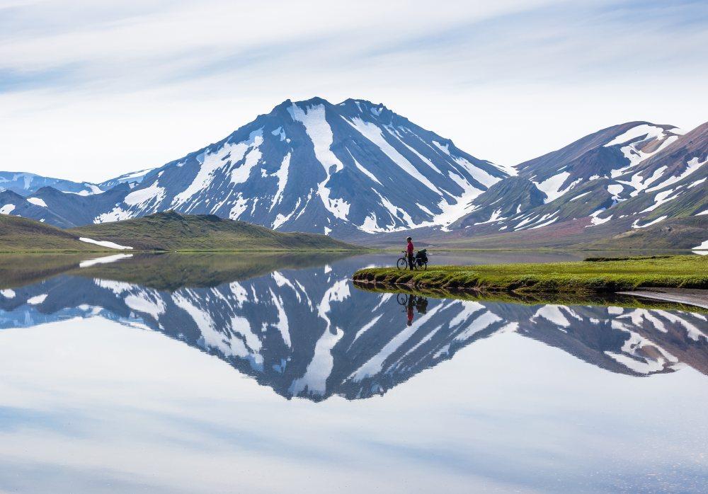 Iceland_glistening_lake.jpg