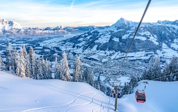 Kitzbuhel Hahnenkamm Winter Gondel CREDIT Kitzbuhel Tourism