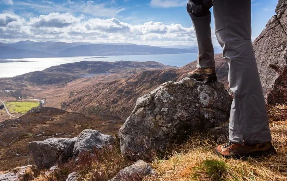 hiking trousers lead