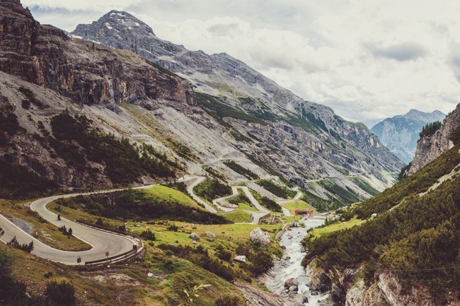 Italy - stelvio road moody.jpg