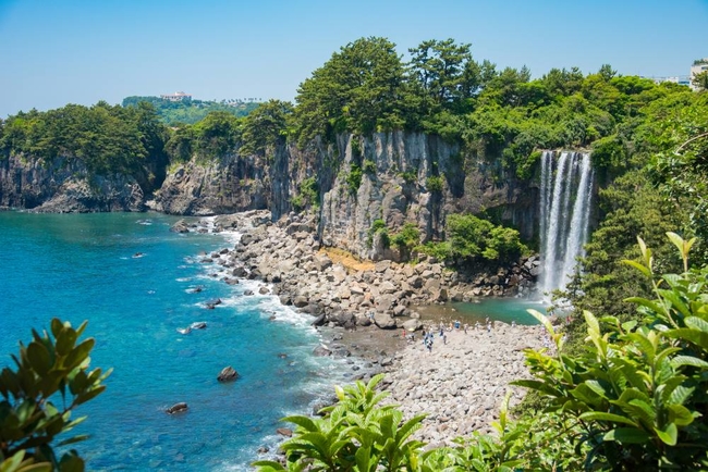 Jeongbang Waterfall, Jeju, South Korea.jpg