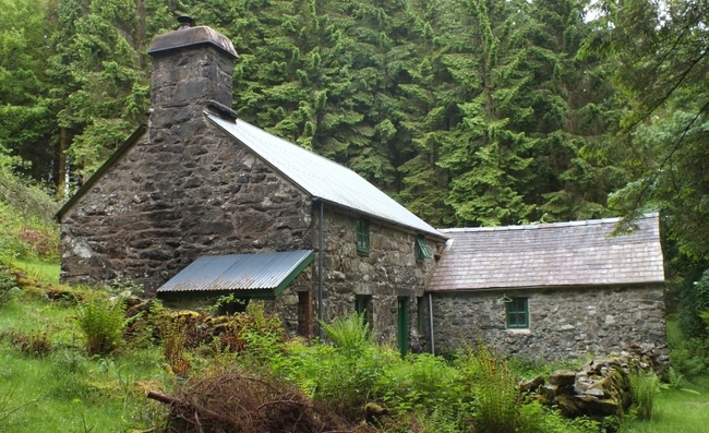 Penrhos Isaf bothy.jpg