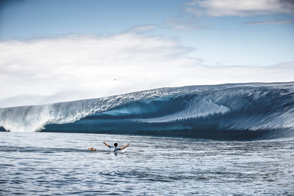 Surf Teahupoo, Tahiti CREDIT BenThouard.jpg