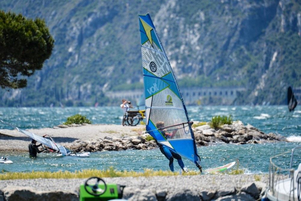 Windsurfing-lake-garda