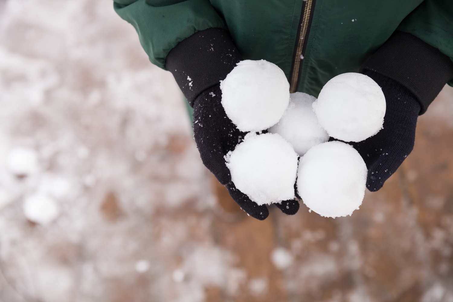 Yukigassen-competitive-snowball-fighting-Japan