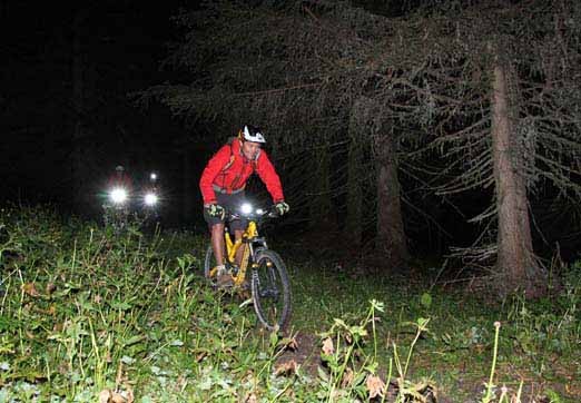 1820 morzine mtb summer nightride credit morzine tourism