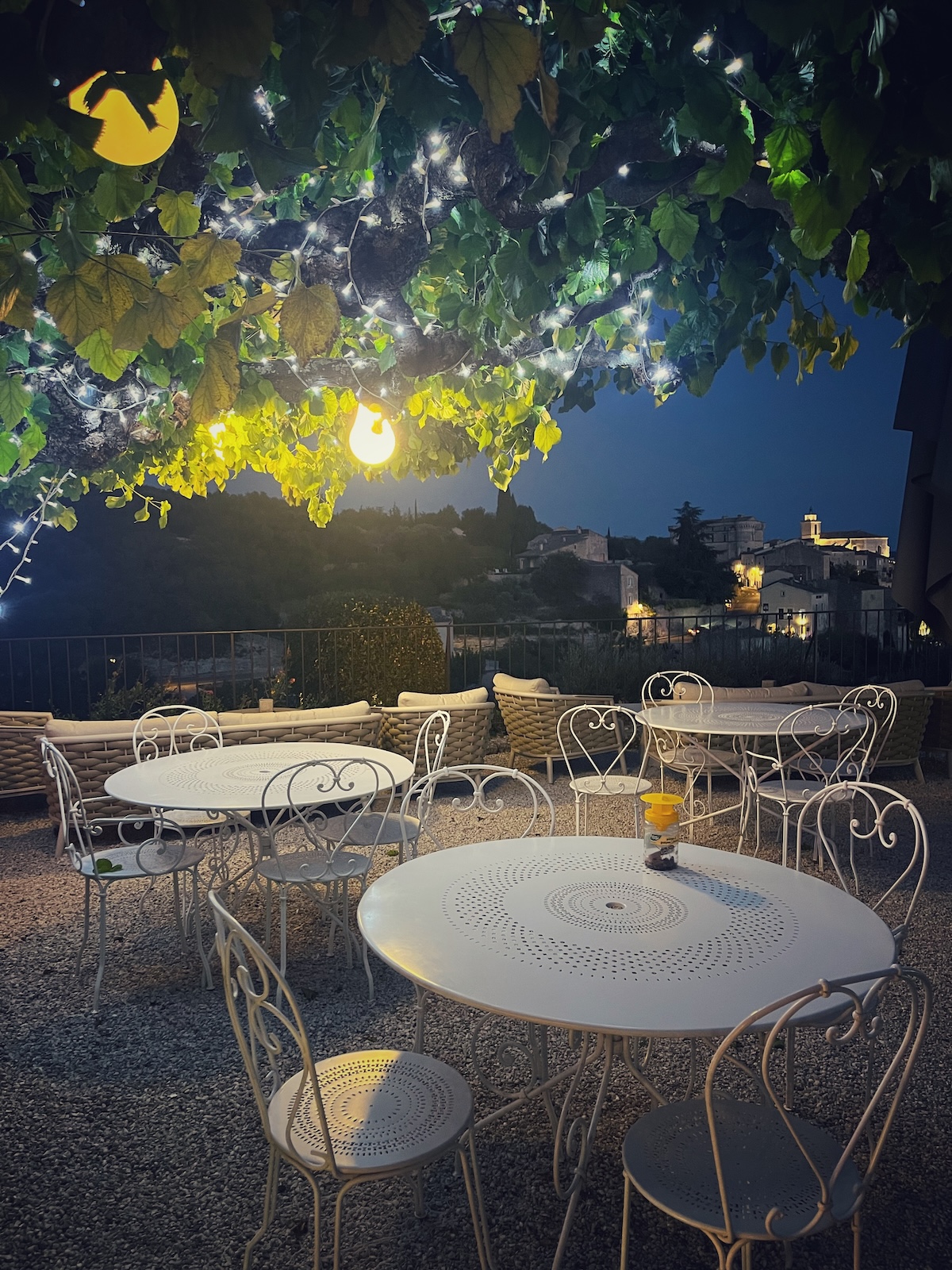 terrace-gordes-provence