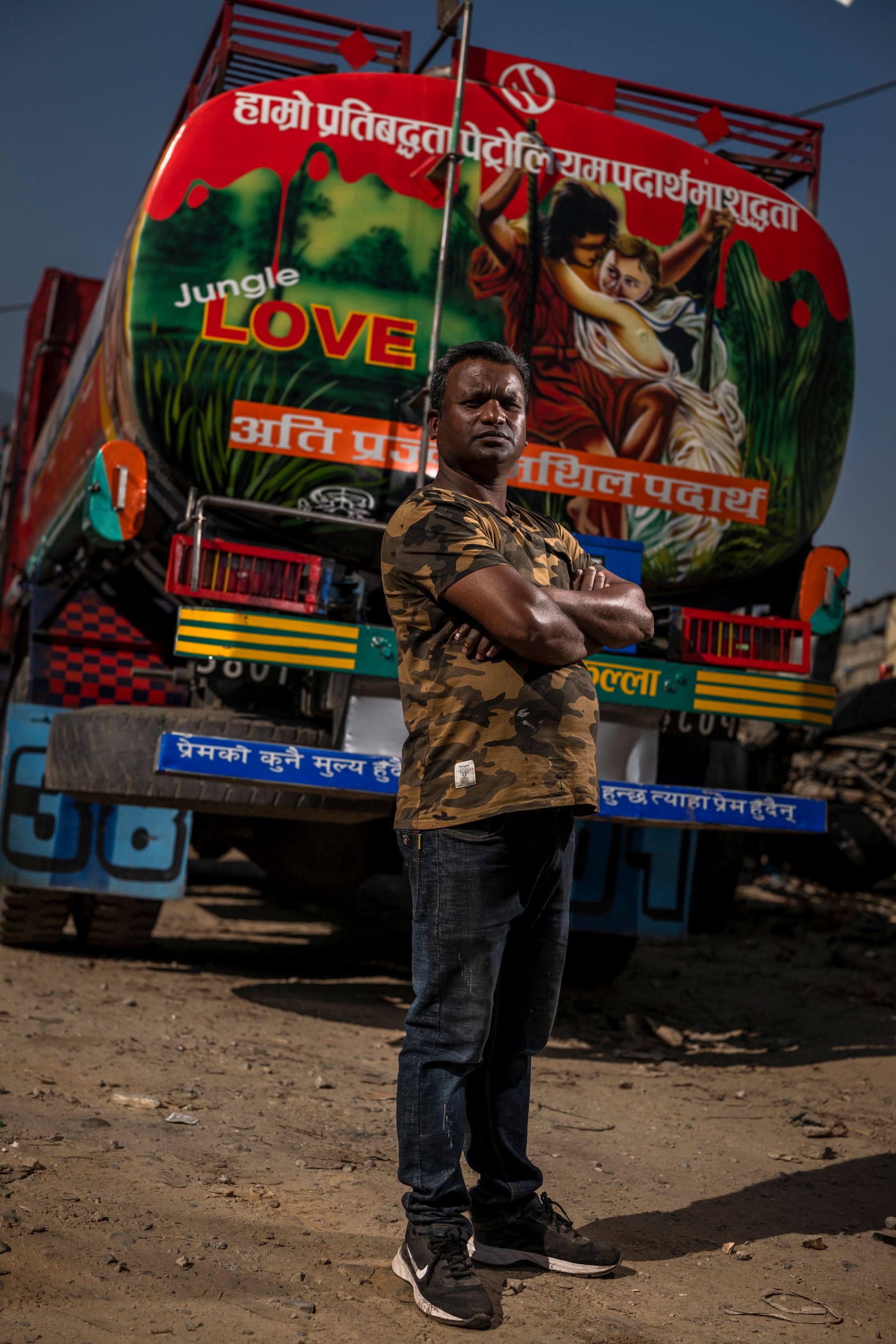 nepal-truck-painters