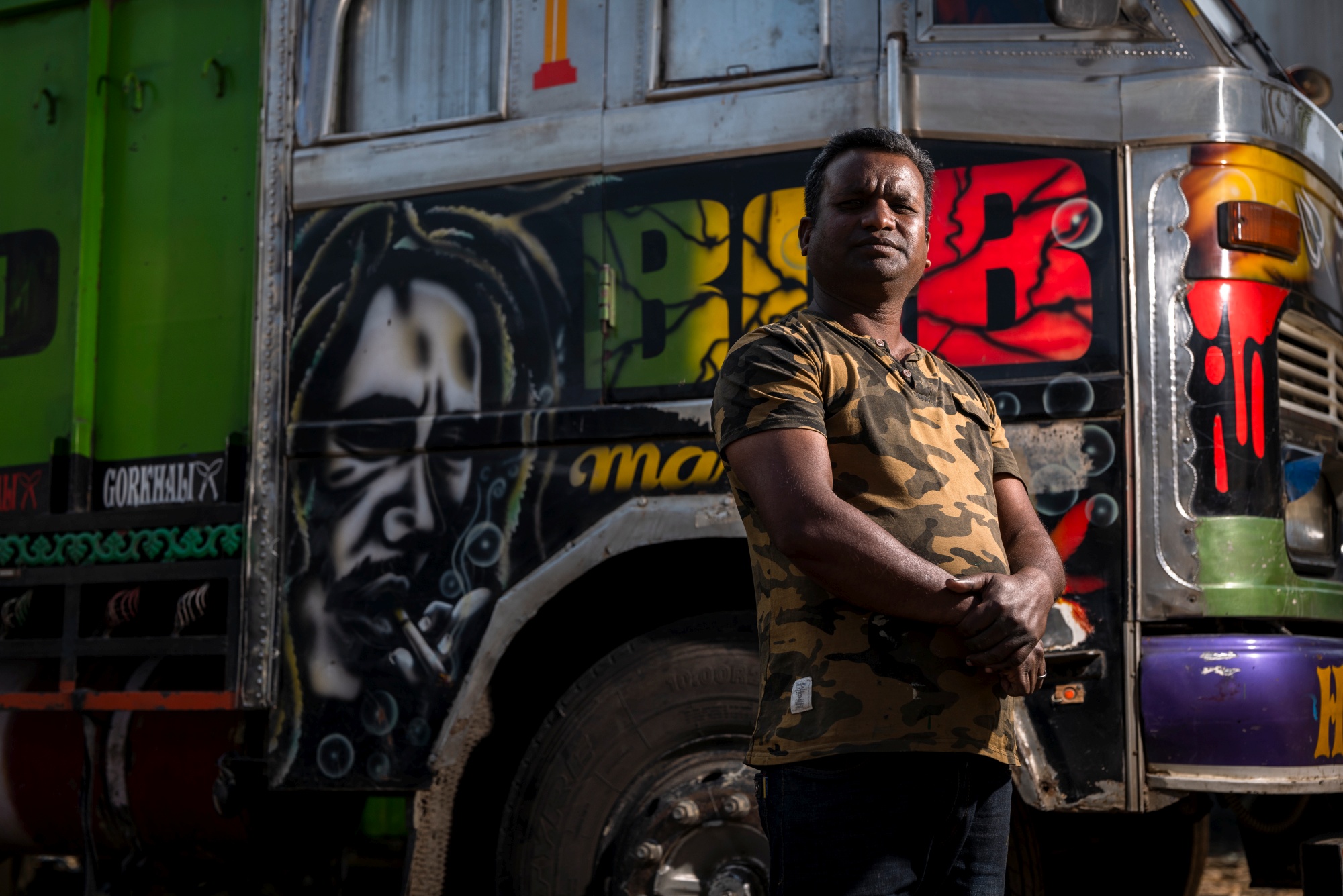 nepal-truck-painters
