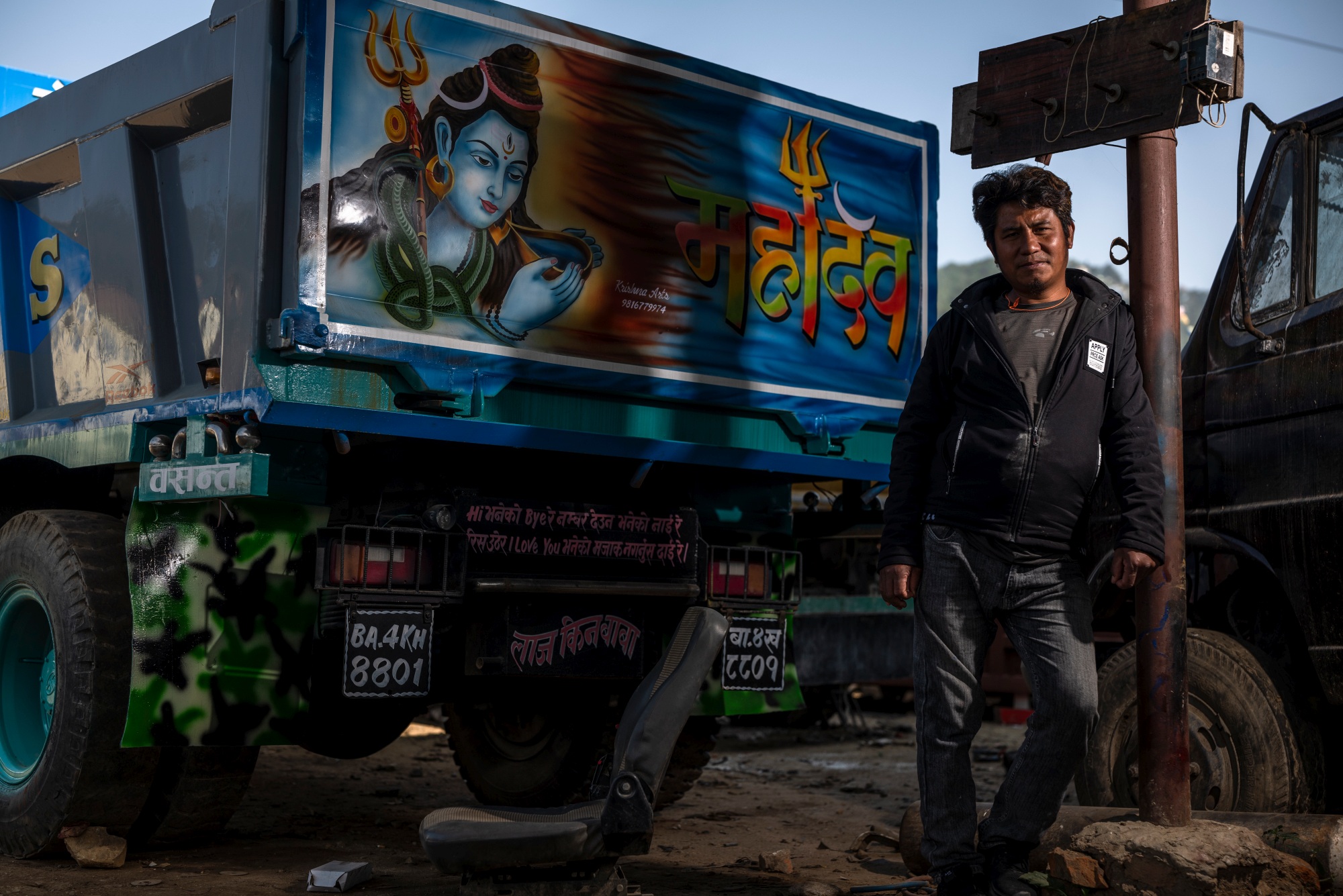 nepal-truck-painters