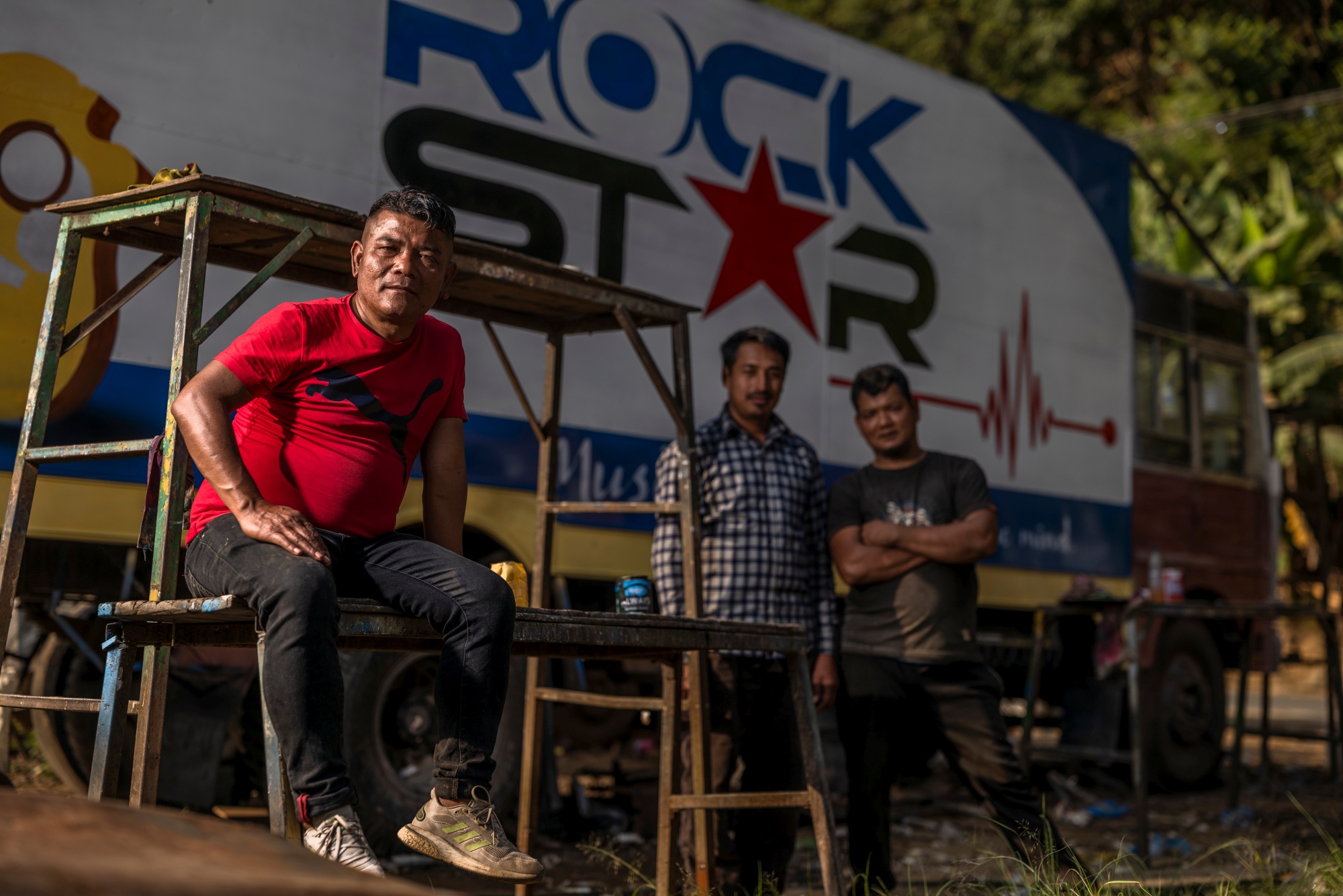 nepal-truck-painters