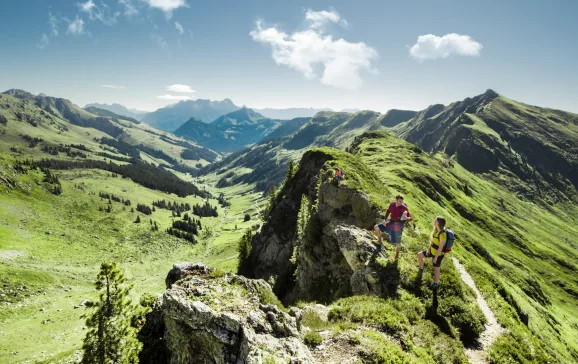Hiking in Saalbach Austria CREDIT saalbach.com Mia Knoll  3