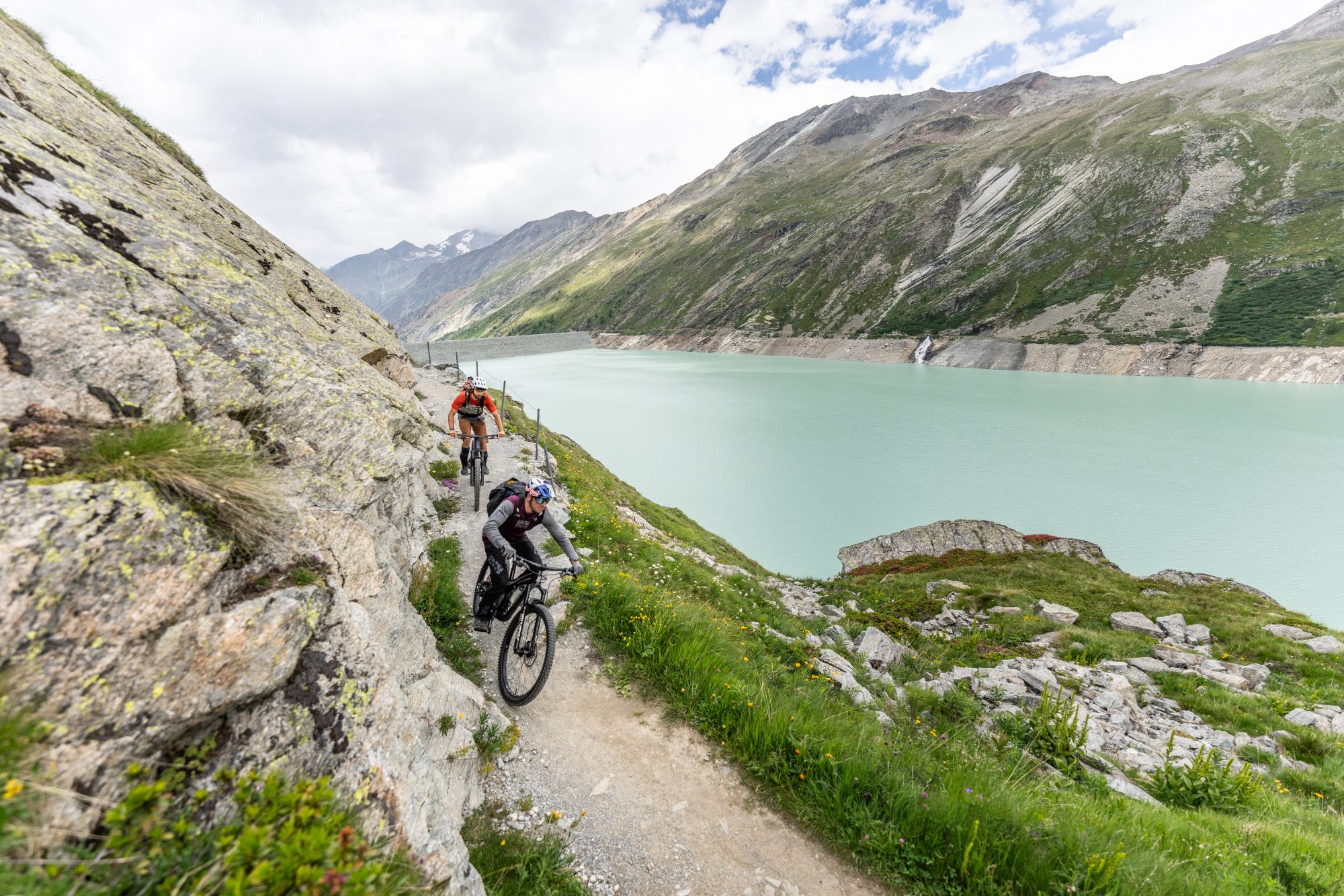 biking-saas-fee-saastal-switzerland