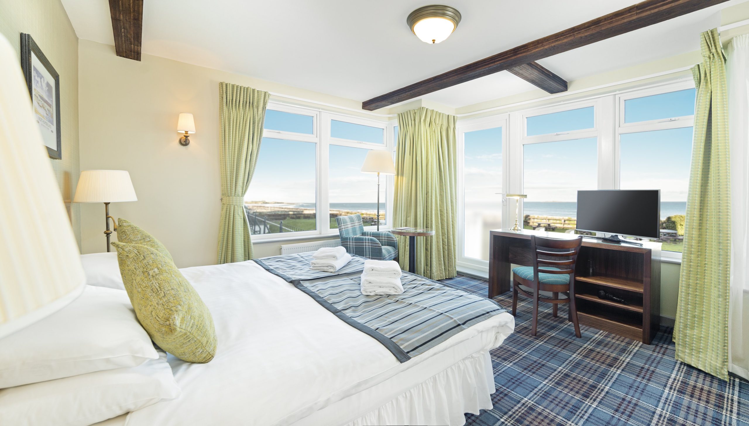 bamburgh-castle-inn-bedroom