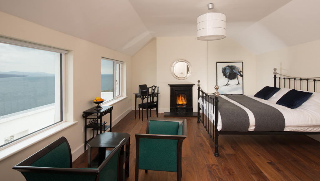 clare-lighthouse-ireland-bedroom