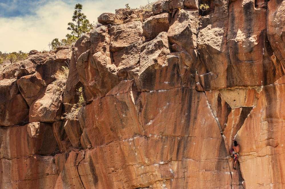 Climbing_in_Tenerife.jpg