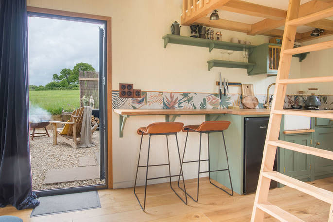 the-heron-cabin-dorset-interior