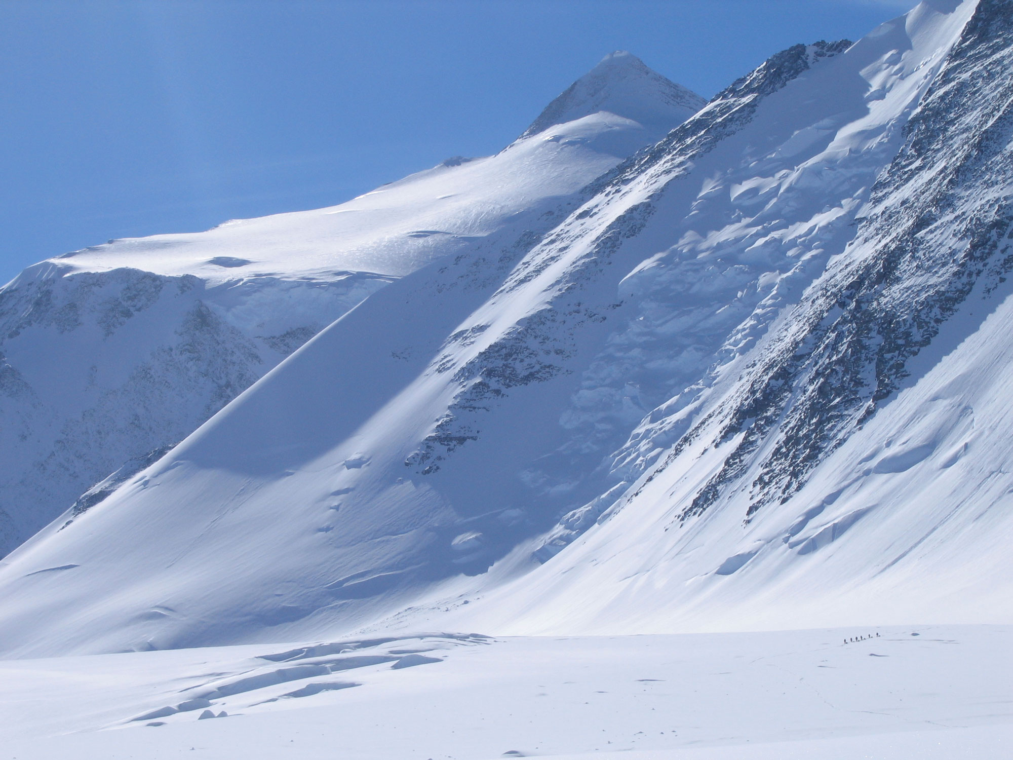 mount-vinson-highest-mountain-on-antarctica