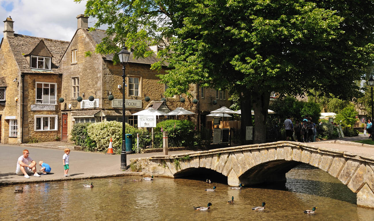 Bourton on the Water walk